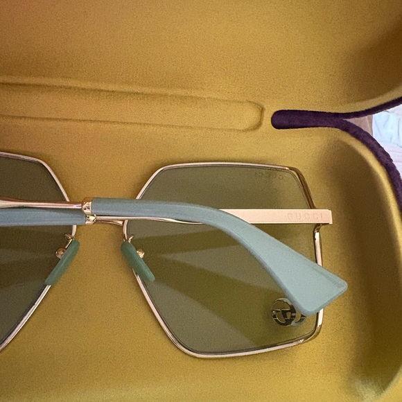 Authentic GUCCI gold frame sunglasses - Picture 6 of 10